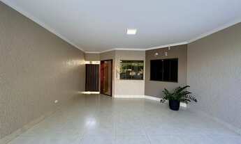 Imagem 2: Casa à venda em Umuarama-PR, Zona V: 4 quartos, 1 suíte, 2 salas, 3 banheiros, 6 vagas de