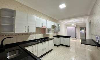 Imagem 7: Casa à venda em Umuarama-PR, Zona V: 4 quartos, 1 suíte, 2 salas, 3 banheiros, 6 vagas de