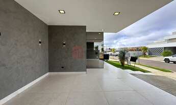 Imagem 4: Imóvel de Luxo à Venda em Umuarama-PR: Casa com 3 suítes, 2 salas e 168m² no Condomínio Pe