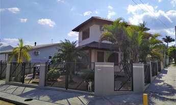 Imagem: Casa de esquina a venda, bela alvenaria