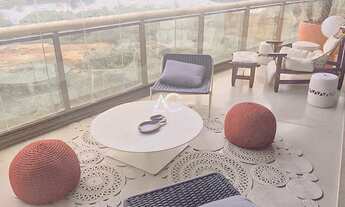 Imagem 3: Lindíssimo apartamento finamente decorado, Andar alto com vista deslumbrante e indevassáv