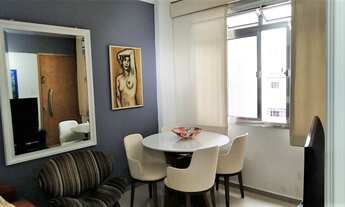 Imagem 2: Apartamento reformado e bem iluminado, com 01 dormitório, 01 sala com espaço para dois am