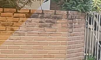 Imagem: Imponente casa em condomínio à venda em