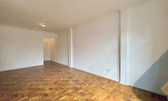 Imagem 3: Apartamento à venda em Icaraí, quadra da Praia com três dormitórios