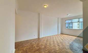 Imagem 6: Apartamento à venda em Icaraí, quadra da Praia com três dormitórios