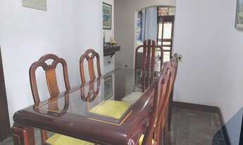 Imagem 4: Imperdível Casa de 4 Quartos em Itaipu, Niterói-RJ: 1 Suíte, 1 Sala, 2 Banheiros, 4 Vagas