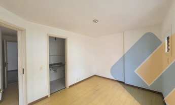 Imagem 7: Cobertura à Venda em Icaraí, Niterói-RJ: 3 Quartos, 1 Suíte, 3 Banheiros, 215m² e 3 Vagas