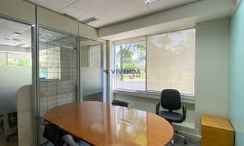 Imagem 4: Sala comercial mobiliada de alto padrão no condomínio Edifício West Tower, 8 vagas de gara