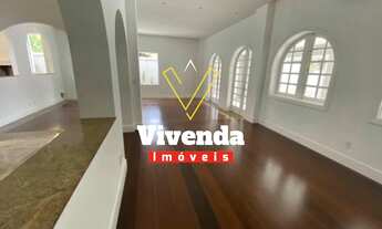 Imagem 7: Exclusivo e recém reformado sobrado de 4 suítes em Alphaville com piscina, churrasqueira