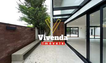 Imagem 6: Luxuosa casa reformada no Residencial 02 de Alphaville, com 5 suítes e área de lazer comp