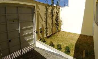 Imagem 2: Alugo casa bem próximo à faculdade de Medicina. Sâo 3 quartos sendo 1 suíte, WC social, sa