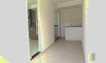 Imagem 3: Alugo casa bem próximo à faculdade de Medicina. Sâo 3 quartos sendo 1 suíte, WC social, sa