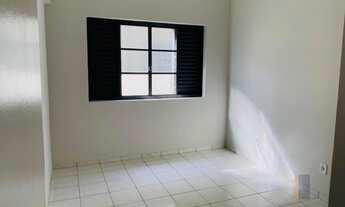 Imagem 3: Vendo amplo apartamento no calçadão, área central. São 4 dormitórios sendo 1 suíte, WC soc