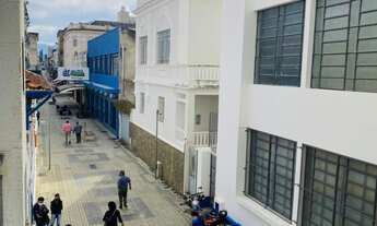 Imagem 1: Vendo amplo apartamento no calçadão, área central. São 4 dormitórios sendo 1 suíte, WC soc