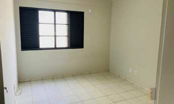 Imagem 5: Vendo amplo apartamento no calçadão, área central. São 4 dormitórios sendo 1 suíte, WC soc