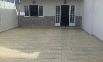 Imagem 2: Vendo uma ótima casa com localização central