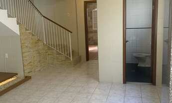 Imagem 4: Vendo uma ótima casa com localização central