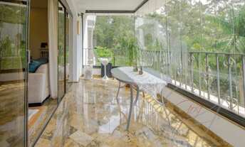 Imagem 3: 4 dormitórios, sendo 2 suíte, 4 banheiros, cozinha equipada com armários. Além disso, poss