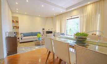 Imagem 2: 4 dormitórios, sendo 2 suíte, 4 banheiros, cozinha equipada com armários. Além disso, poss