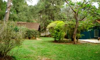 Imagem 2: Casa em condomínio fechado com 4 quartos, sendo 1 suíte com sacada, armário em todos os qu
