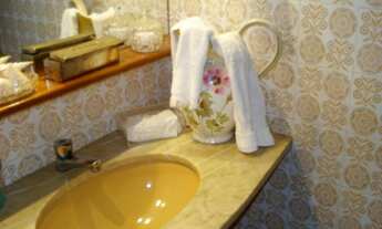 Imagem 6: Casa em condomínio fechado com 4 quartos, sendo 1 suíte com sacada, armário em todos os qu