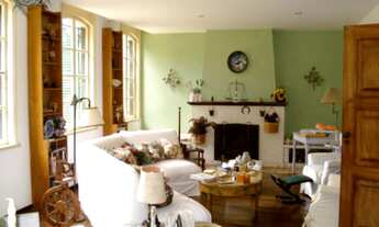 Imagem 7: Casa em condomínio fechado com 4 quartos, sendo 1 suíte com sacada, armário em todos os qu