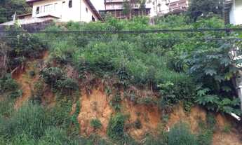 Imagem: Terreno em aclive, 440 m² de área