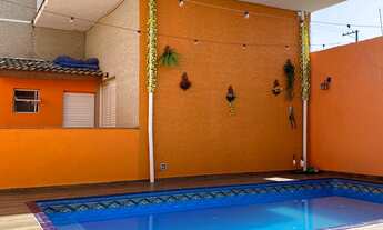 Imagem: Casa à venda com Piscina no Jardim Lago