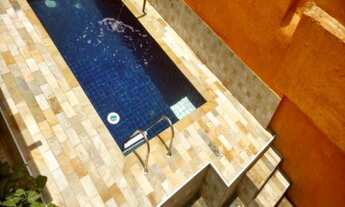 Imagem 3: 4 DORMITÓRIOS, 2 SUÍTES, PISCINA E 5 VAGAS DE GARAGEM, NA QUADRA DA PRAIA, NO FORTE