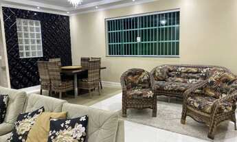 Imagem 6: CASA COM 5 DORMITÓRIOS COM 4 SUÍTES, PISCINA, CHURRASQUEIRA, MOBILIADA, QUADRA DA PRAIA À