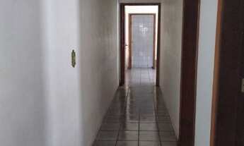 Imagem 2: CASA DE 2 DOMITÓRIOS SENDO 1 SUÍTE E 2 VAGAS DE GARAGEM NA MIRIM, PRÓXIMO A PRAIA, VENHA C