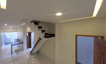 Imagem 4: CASA COM 03 DORMITÓRIOS, 01 SUÍTE COM VARANDA. PISCINA, CHURRASQUEIRA, FINO ACABAMENTO