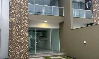 Imagem: Sobrado a 450 metros do mar em Penha