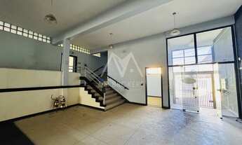 Imagem: Prédio Comercial de 3 Andares no Centro