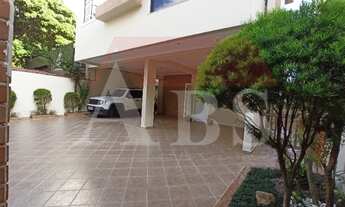 Imagem 2: Locação Casa Comercial tipo Sobrado com 4 vagas de garagem coberta e quintal