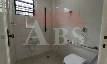 Imagem 5: Locação Casa Comercial tipo Sobrado com 4 vagas de garagem coberta e quintal