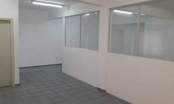 Imagem 3: Sala comercial com 80 m² e 2 banheiros