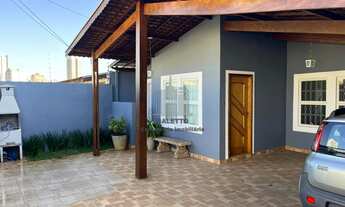 Imagem: Casa com 3 Quartos e 2 banheiros à Venda