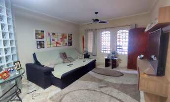 Imagem 2: Casa a venda, 4 dormitórios, com piscina, churrasqueira e forno pra pizza à lenhano jardi