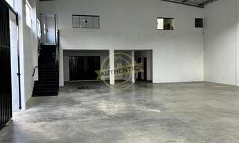 Imagem 4: Galpão Industrial para Locação em Indaiatuba-SP: 3 Salas, 5 Banheiros, 5 Vagas de Garagem