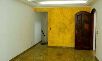 Imagem: Sobrado com Corredor Lateral em Excelente