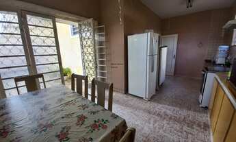 Imagem 2: Casa com três dormitórios e edícula no Bairro Jabuticabeiras