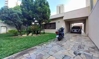 Imagem 7: Casa com três dormitórios e edícula no Bairro Jabuticabeiras