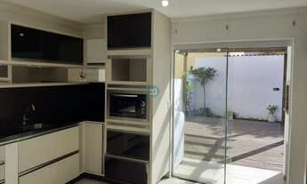 Imagem 2: Vendo casa sobrado, com 02 dormitórios, área com churrasqueira com deck, 02 vagas de garag