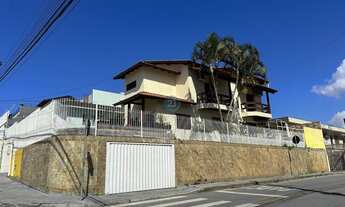 Imagem 2: Vendo Casa tipo sobrado, 03 dormitórios, 05 vagas de garagem, espaço gourmet c/ churrasque