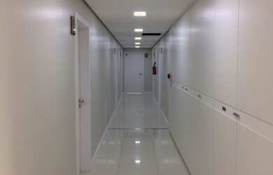 Imagem 7: Vendo sala comercial, portaria 24 horas com 02 vagas de garagem, ao lado Shopping Itaguaçu