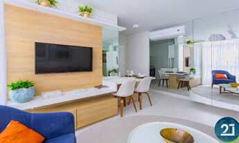 Imagem 2: Apartamento 02 dormitórios, sendo 01 suíte, 01 vaga de garagem, no Centro de Florianópolis