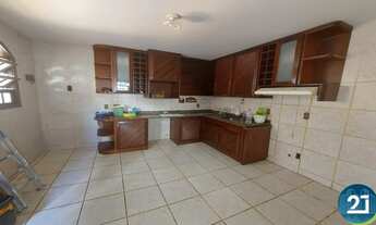 Imagem 5: Vendo Sobrado semi-mobiliado c/ 05 dormitórios, garagem p/ 02 carros e 03 vg descobertas