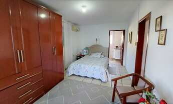 Imagem 5: Vendo casa com 2 dormitorios e demais dependências, amplo terreno, 02 vagas de garagem cob