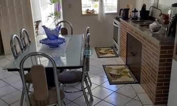 Imagem 3: Vendo Casa com 03 Dormitórios c/ 01 suíte, espaço com churrasqueira a carvão, 03 vagas de